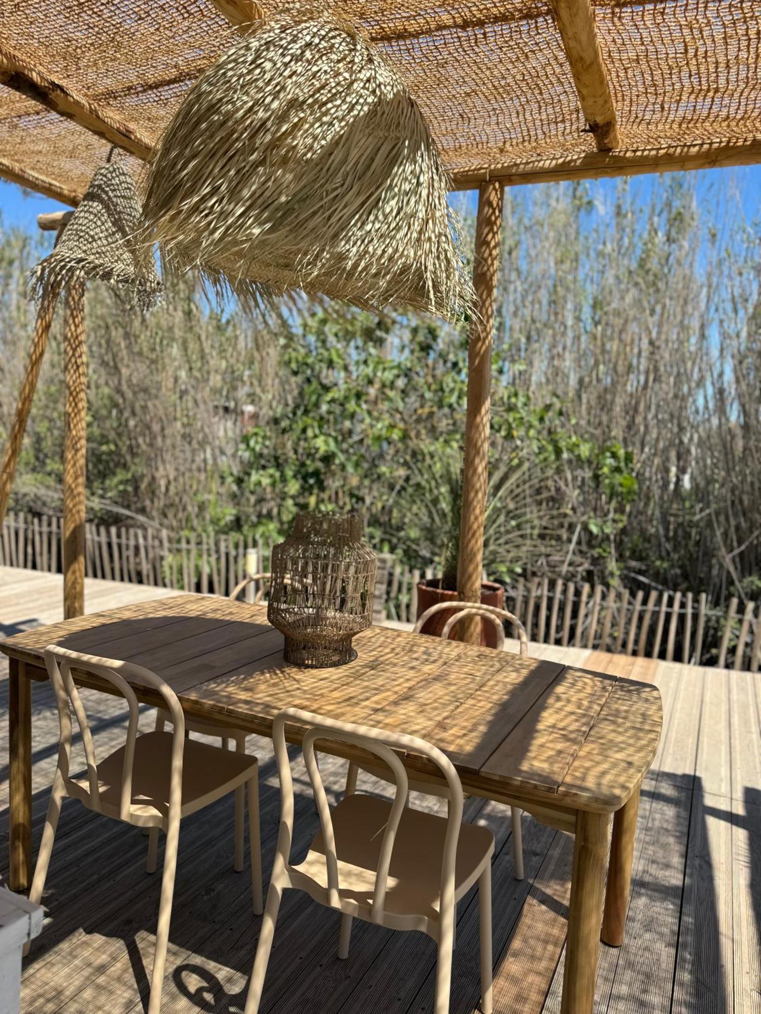 Cabane Le Flamant Avec Jardin, Piscine Et Parking Saintes-Maries-de-La-Mer Exterior foto